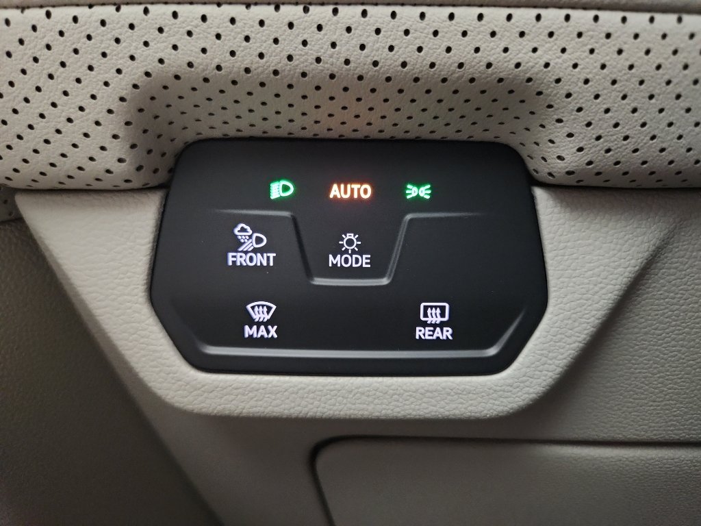 Certified 2025 Volkswagen Atlas SE w/ Panoramic Sunroof Package FWD image 11