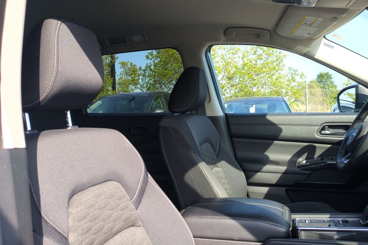 Certified 2023 Nissan Pathfinder SV FWD image 41