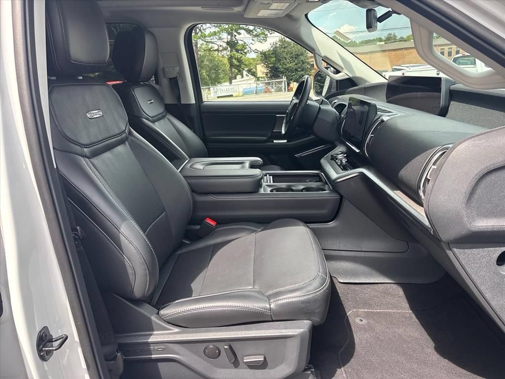 Used 2026 Ford Expedition Platinum w/ Driver's Package AWD/4WD image 13