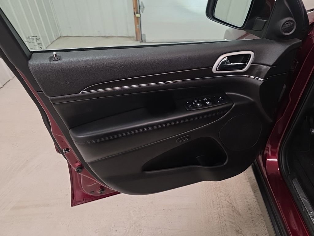 Used 2018 Jeep Grand Cherokee Limited image 12