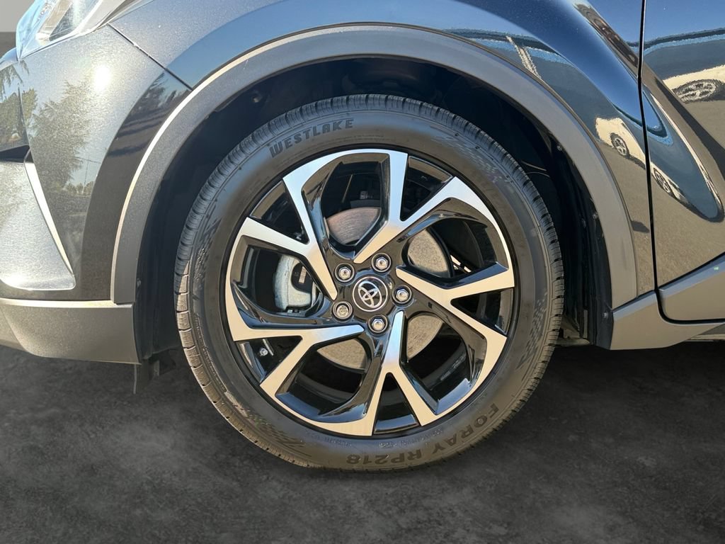 Used 2019 Toyota C-HR XLE FWD image 5