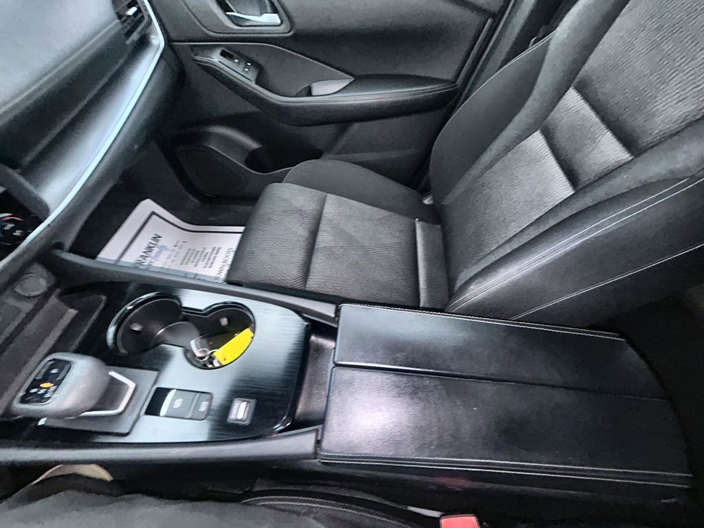 Used 2024 Nissan Rogue SV image 26