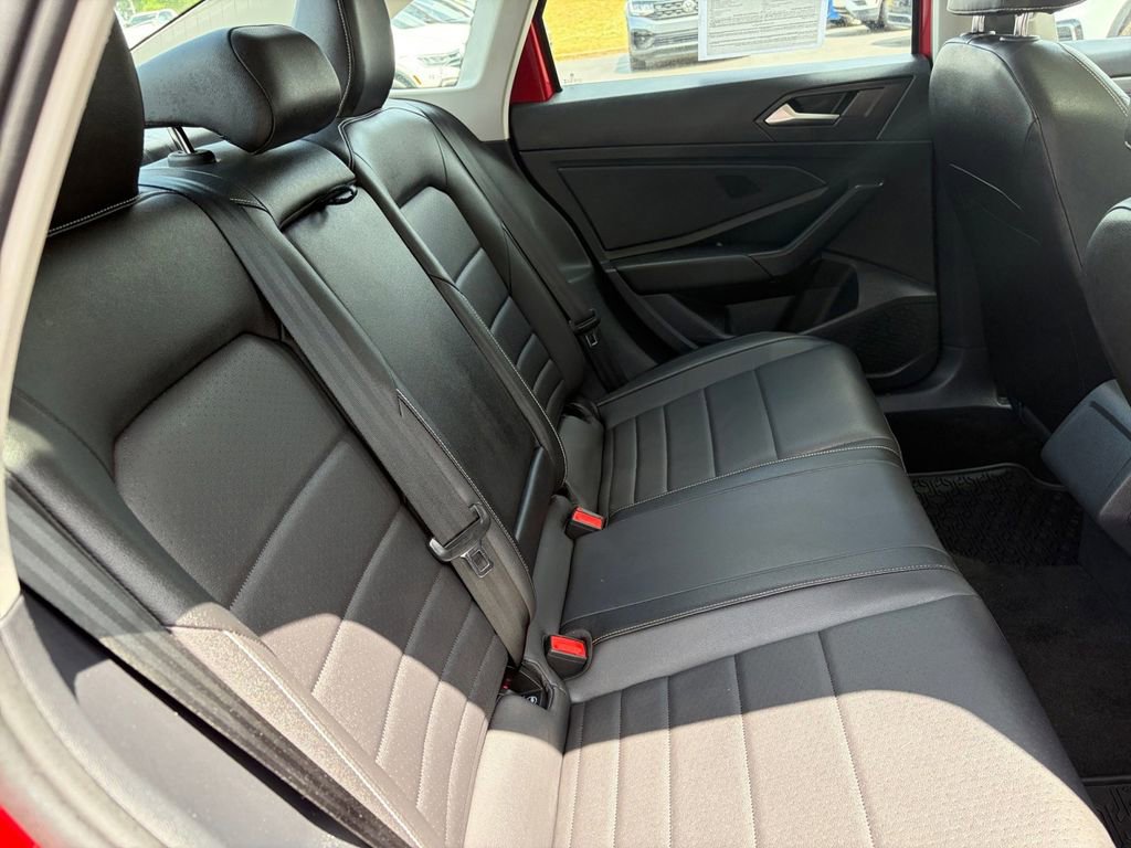 Certified 2024 Volkswagen Jetta SE w/ Panoramic Sunroof Package FWD image 27