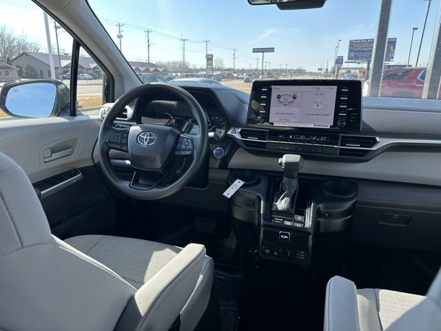 Used 2024 Toyota Sienna LE image 15