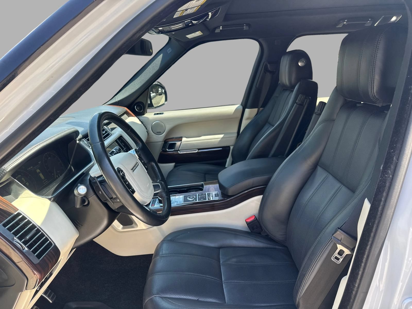 Used 2015 Land Rover Range Rover Supercharged AWD/4WD image 35