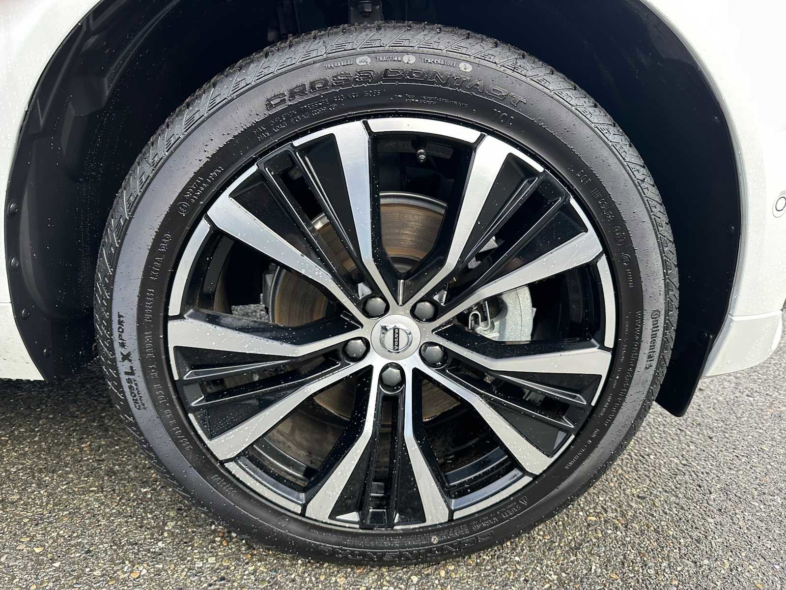 Used 2025 Volvo XC60 B5 Plus w/ Protection Package Premier image 9