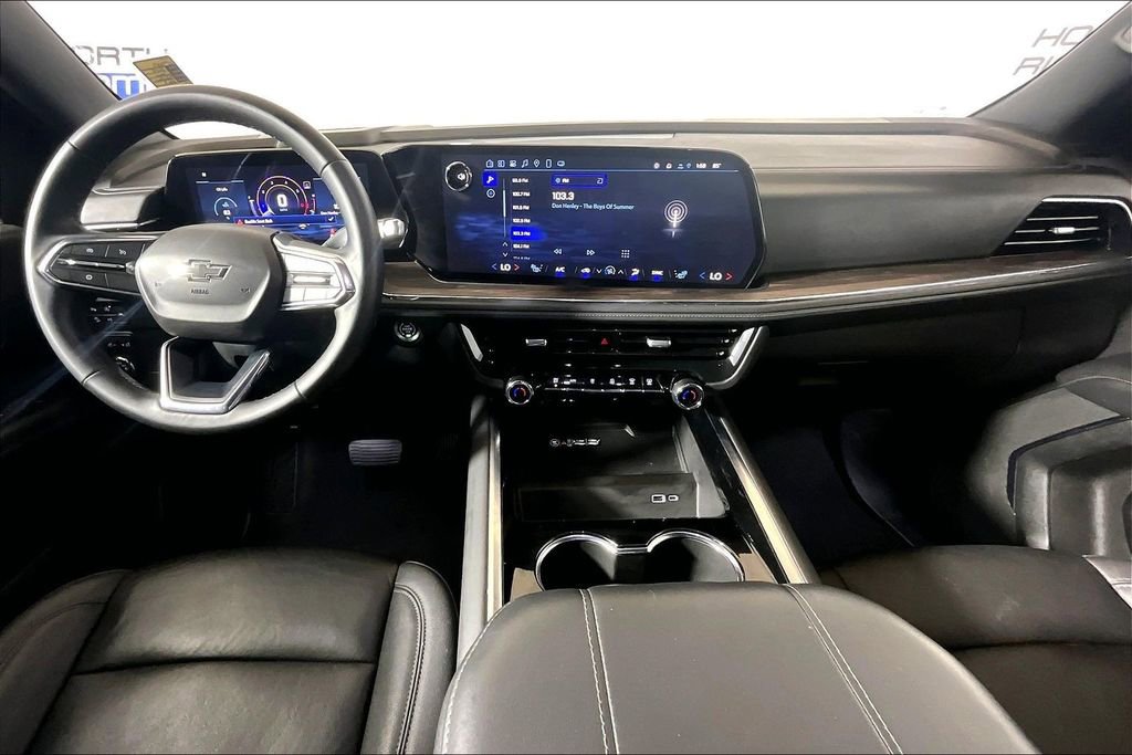 Used 2025 Chevrolet Suburban Z71 image 11