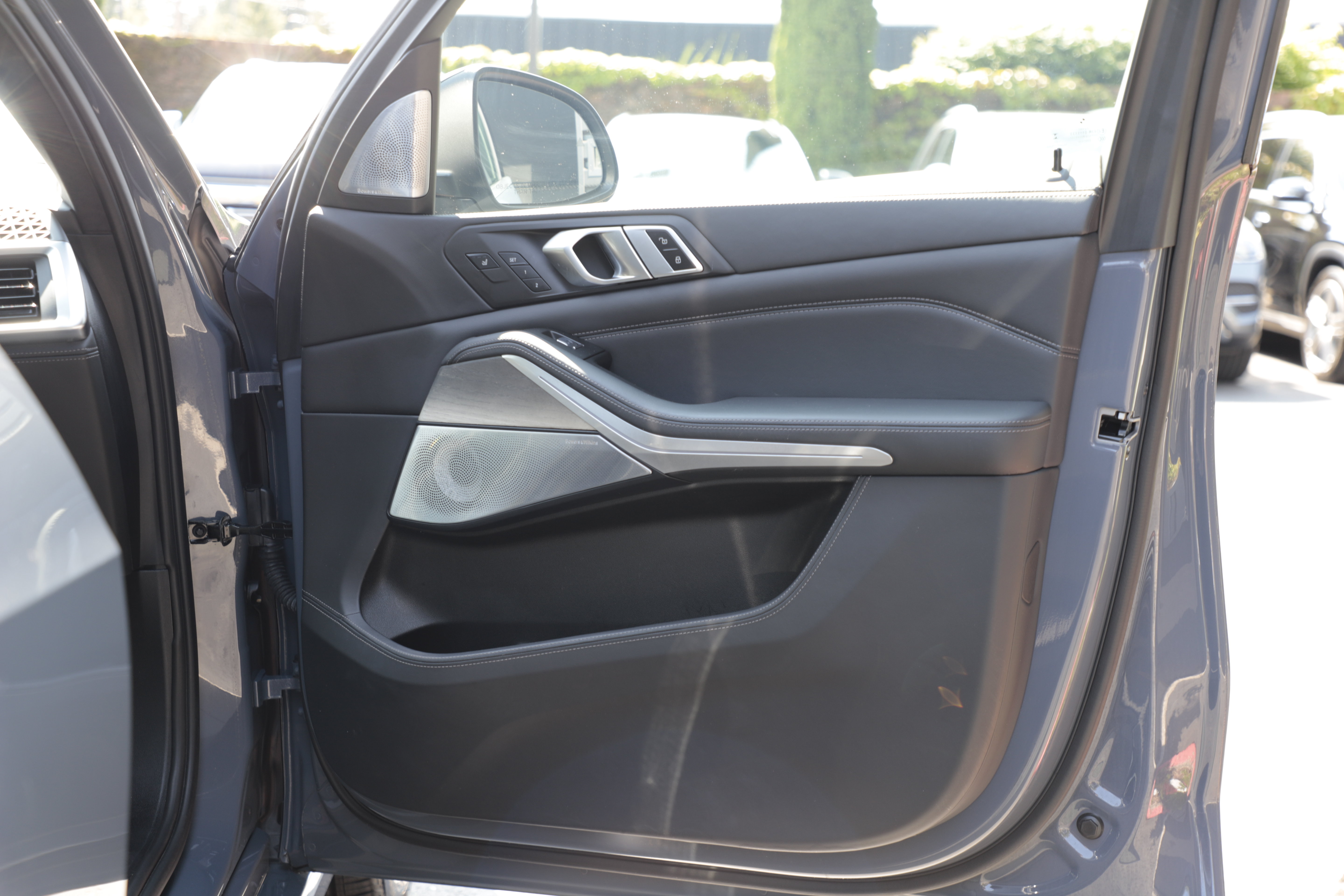 Used 2024 BMW X7 xDrive40i w/ Executive Package AWD/4WD image 9