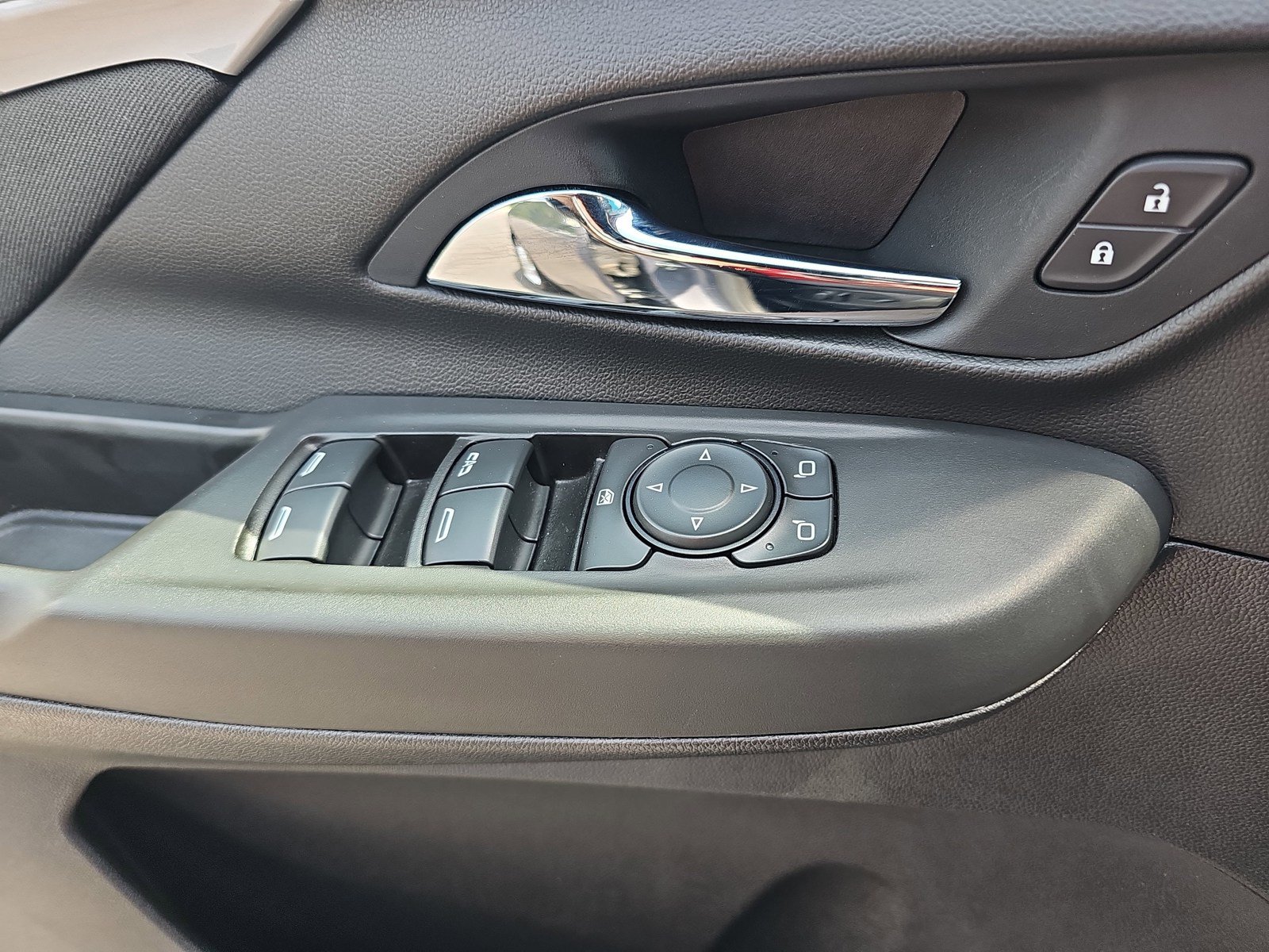 Used 2022 Chevrolet Bolt LT FWD image 24