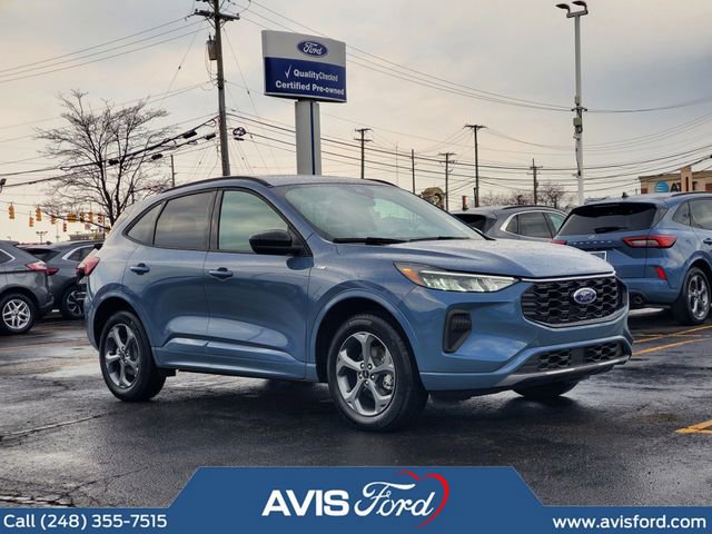 Used 2024 Ford Escape ST-Line w/ Tech Pack #1 AWD/4WD image 2