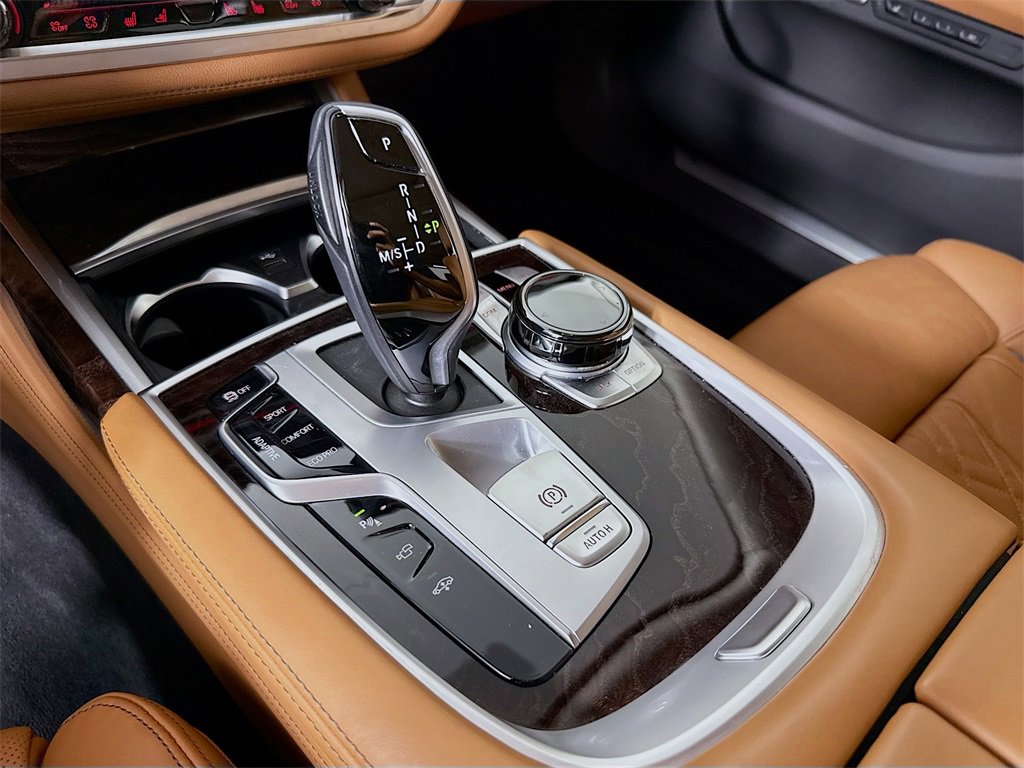 Used 2021 BMW 750i xDrive w/ Executive Package image 18