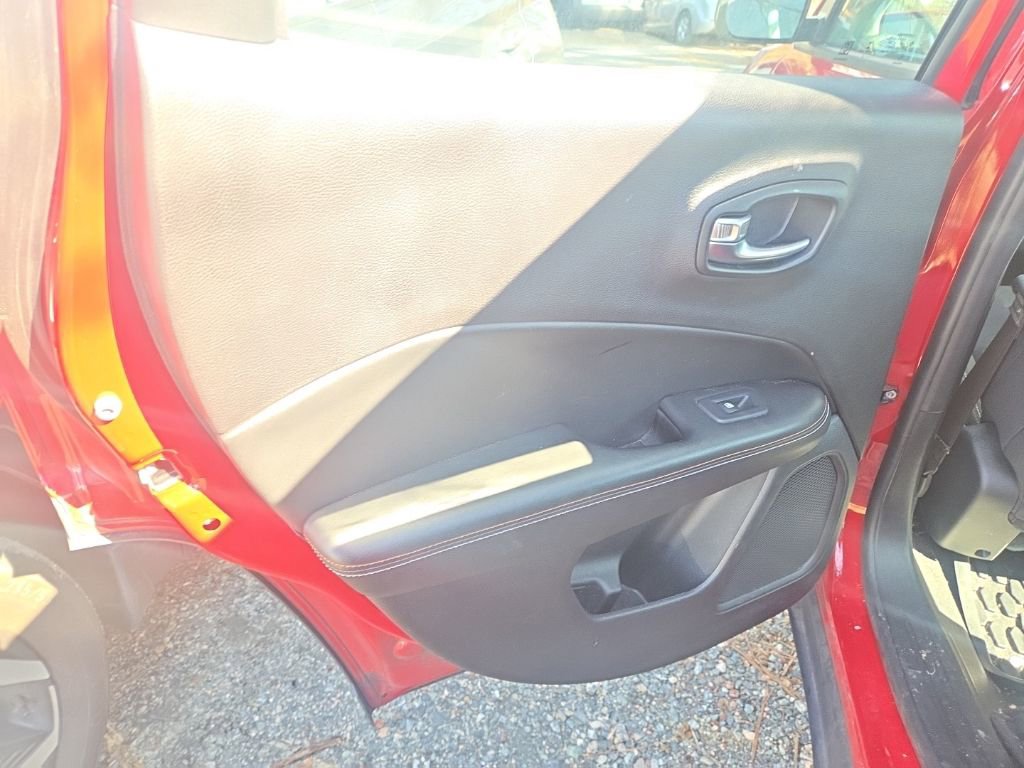 Used 2021 Jeep Compass Sport image 9