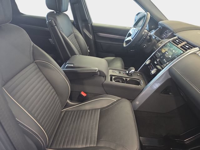 Used 2024 Land Rover Discovery Dynamic SE AWD/4WD image 12
