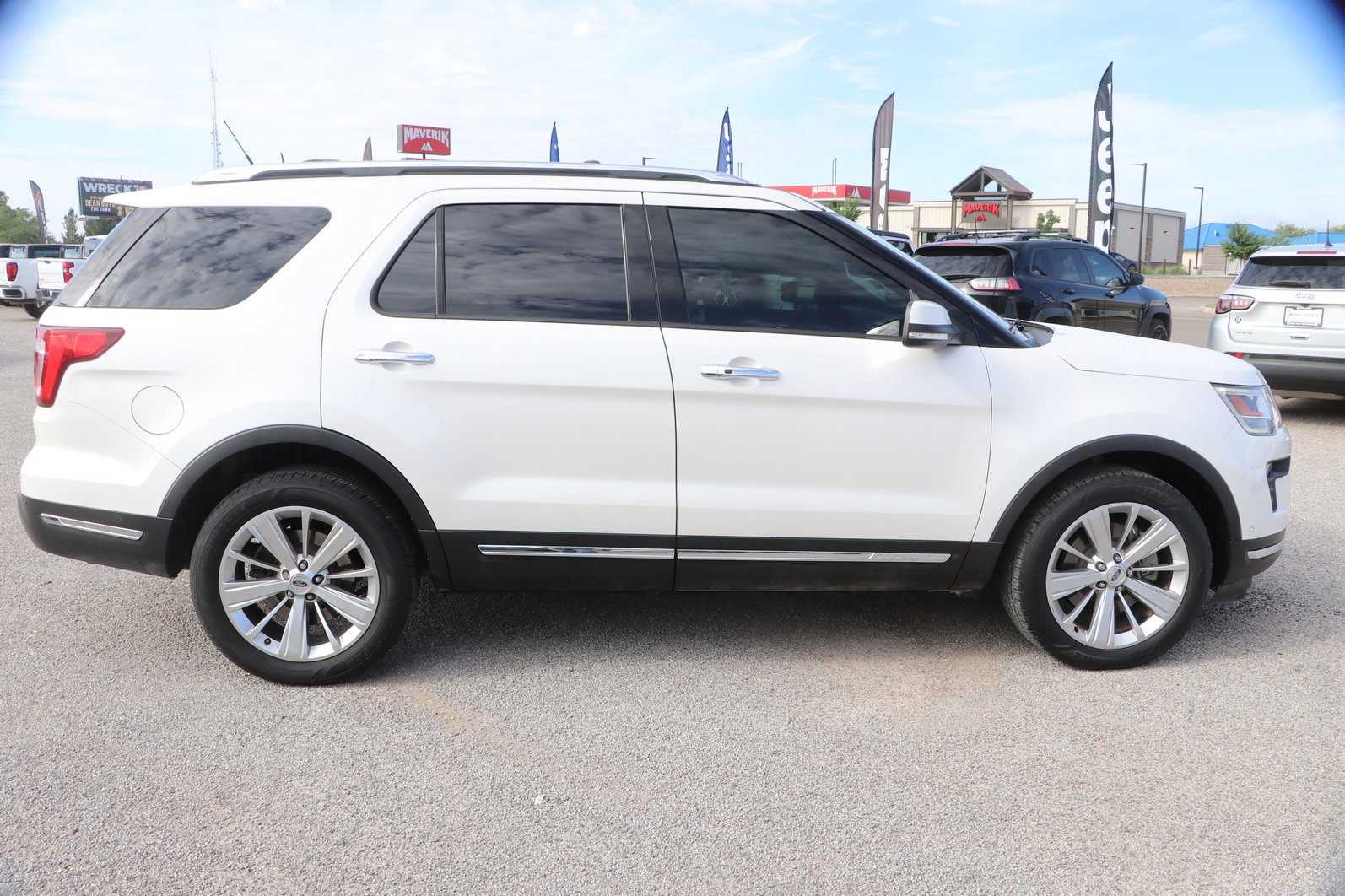 Used 2018 Ford Explorer Limited w/ Equipment Group 301A AWD/4WD image 8
