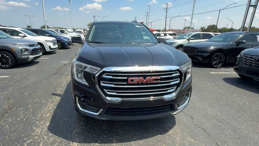 Used 2024 GMC Terrain SLT w/ Infotainment Package II AWD/4WD image 3