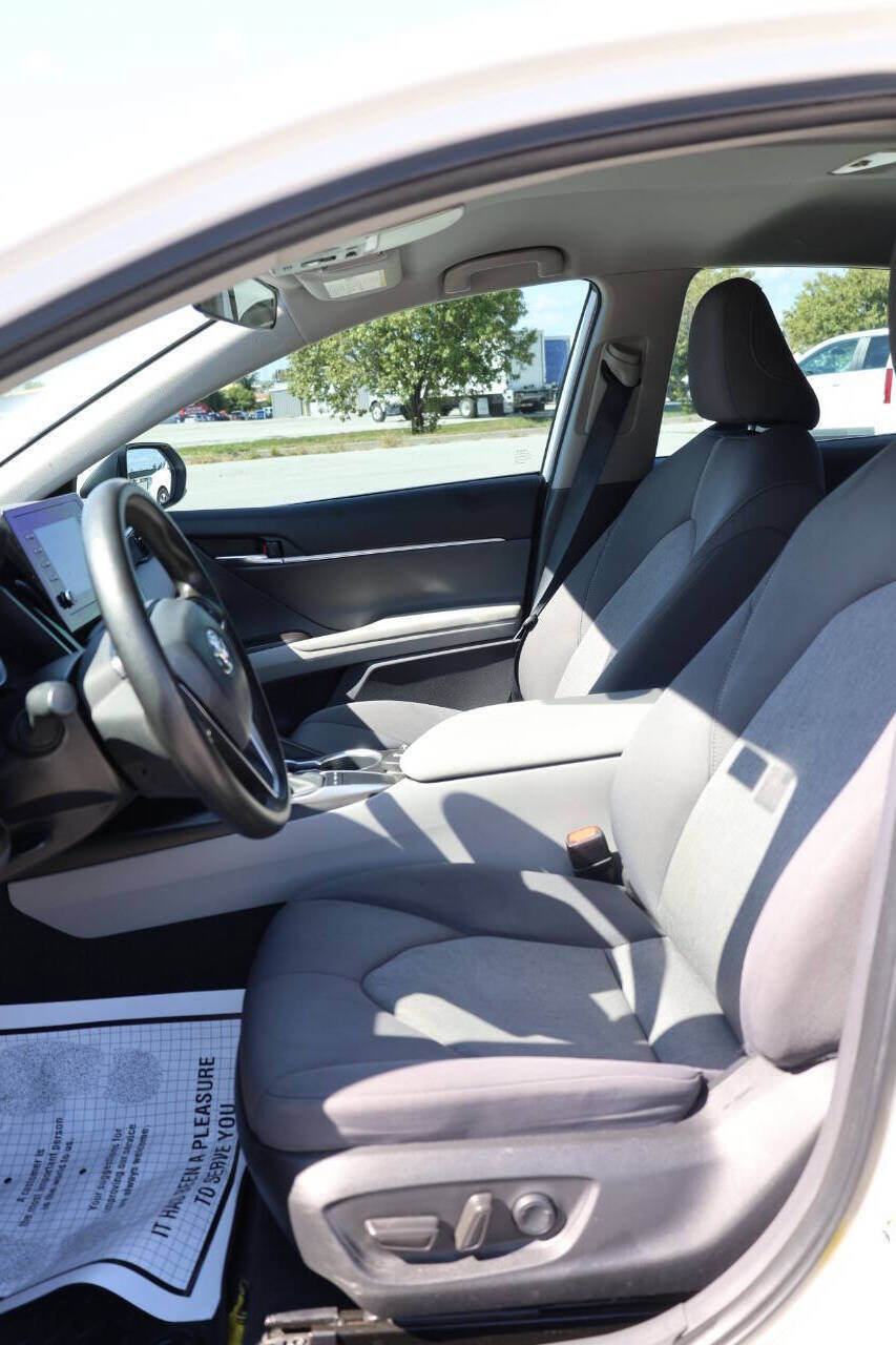 Used 2022 Toyota Camry LE FWD image 13