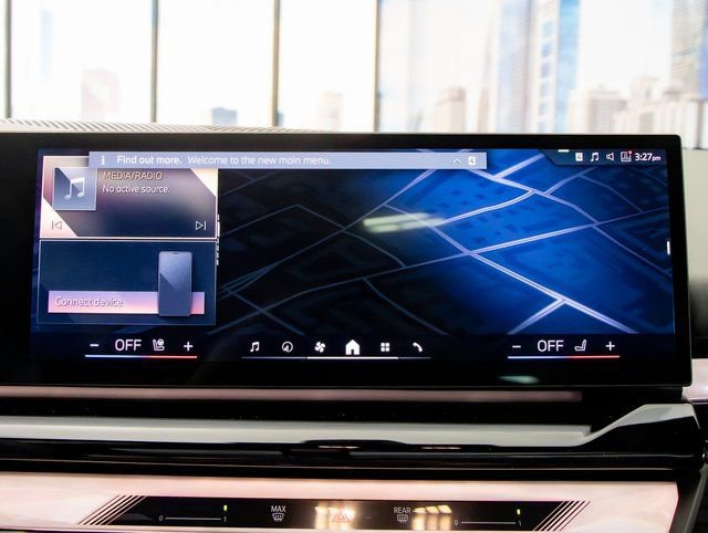 Used 2026 BMW 550e xDrive w/ Premium Package image 19