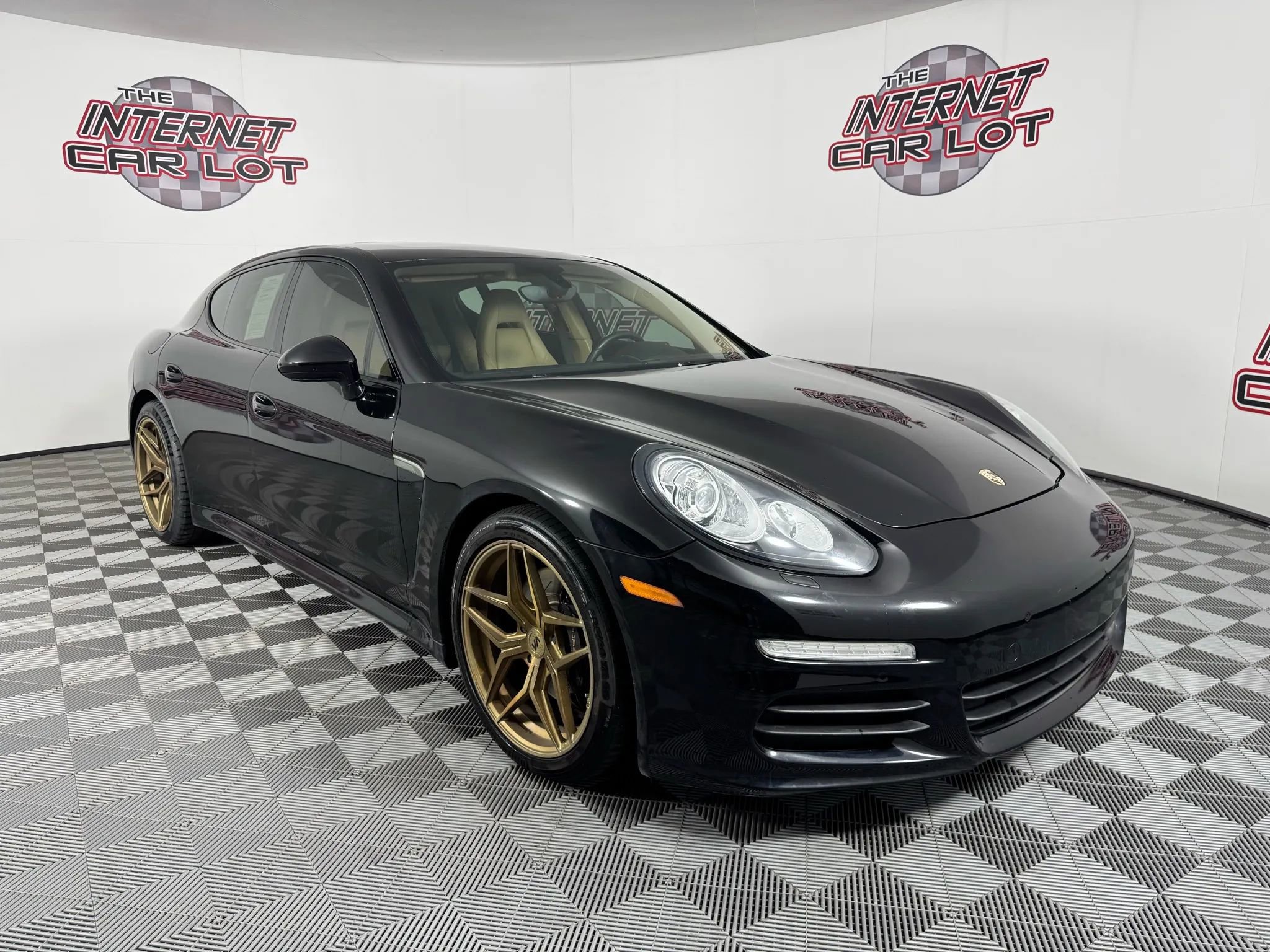Used 2016 Porsche Panamera image 9