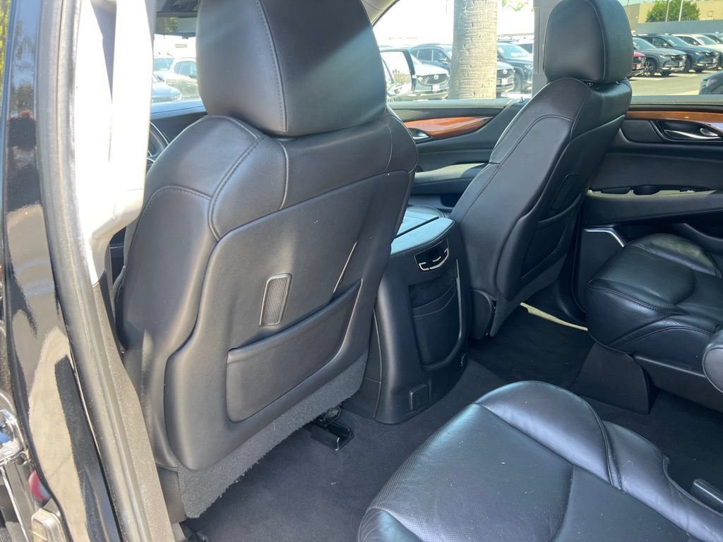 Used 2019 Cadillac Escalade ESV Luxury w/ Escalade Sport Edition AWD/4WD image 40