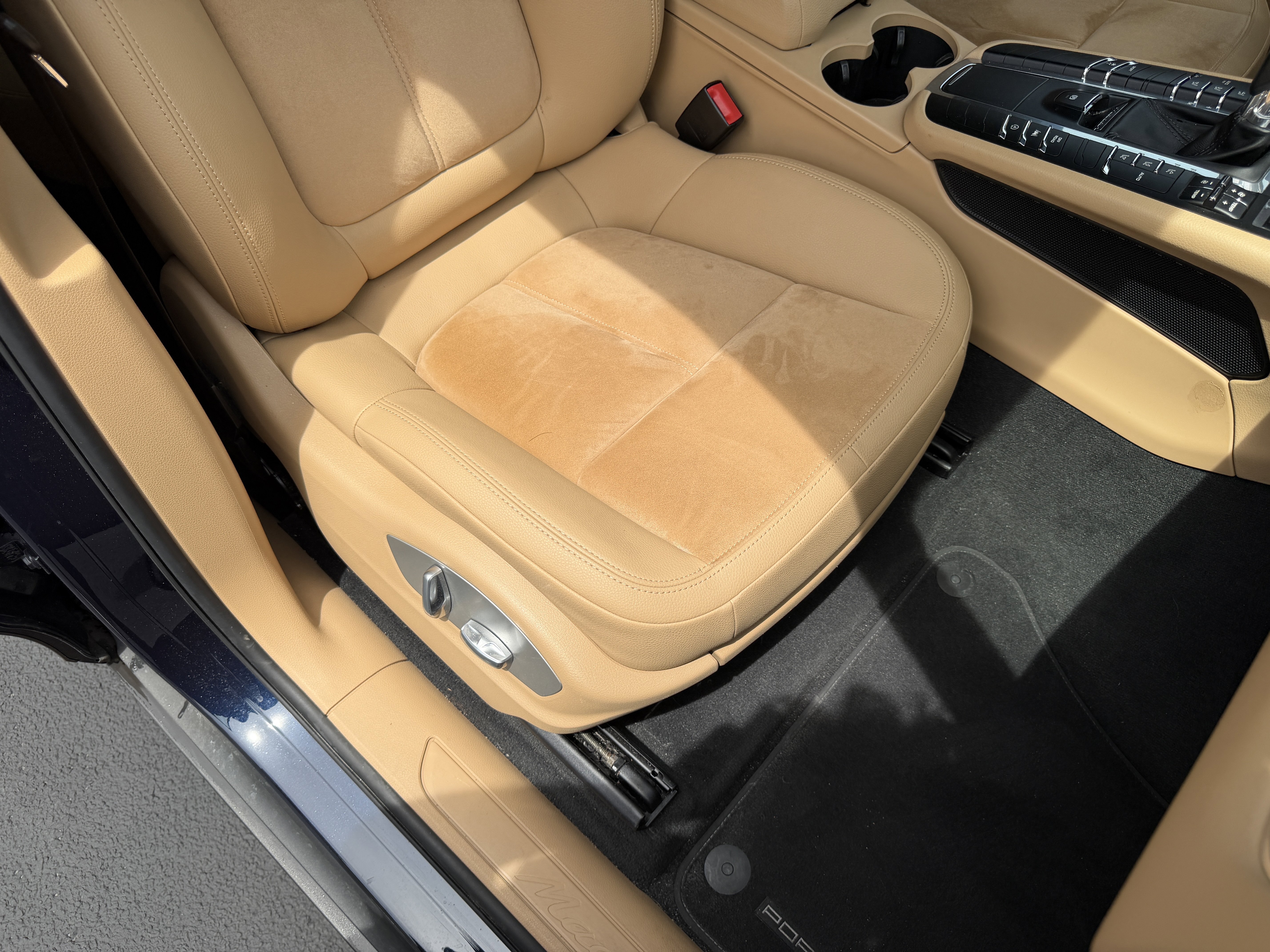 Used 2018 Porsche Macan AWD/4WD image 20