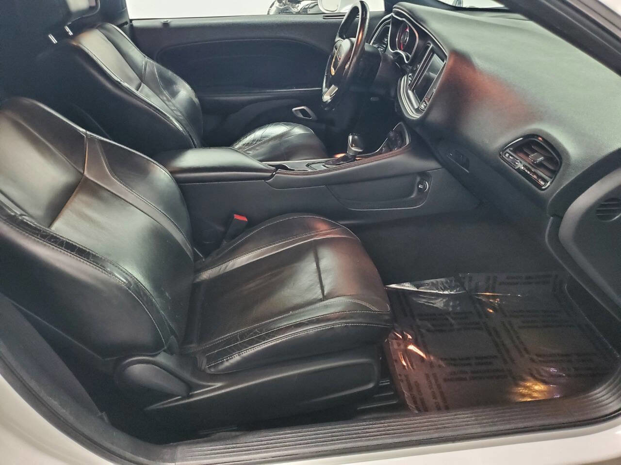 Used 2015 Dodge Challenger SXT Plus w/ Driver Convenience Group RWD image 13