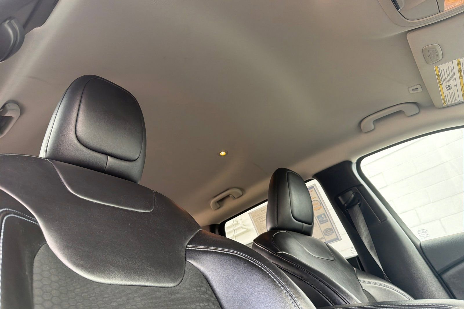 Used 2019 Jeep Cherokee Latitude Plus w/ Comfort/Convenience Group image 17