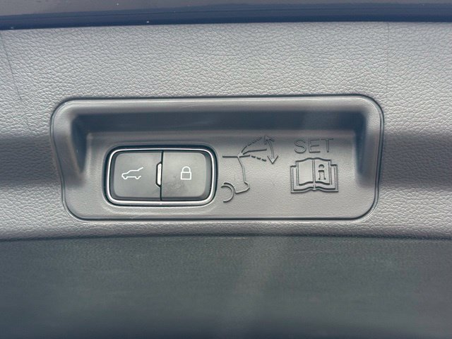Used 2025 Ford Explorer Platinum w/ Ultimate Package AWD/4WD image 13