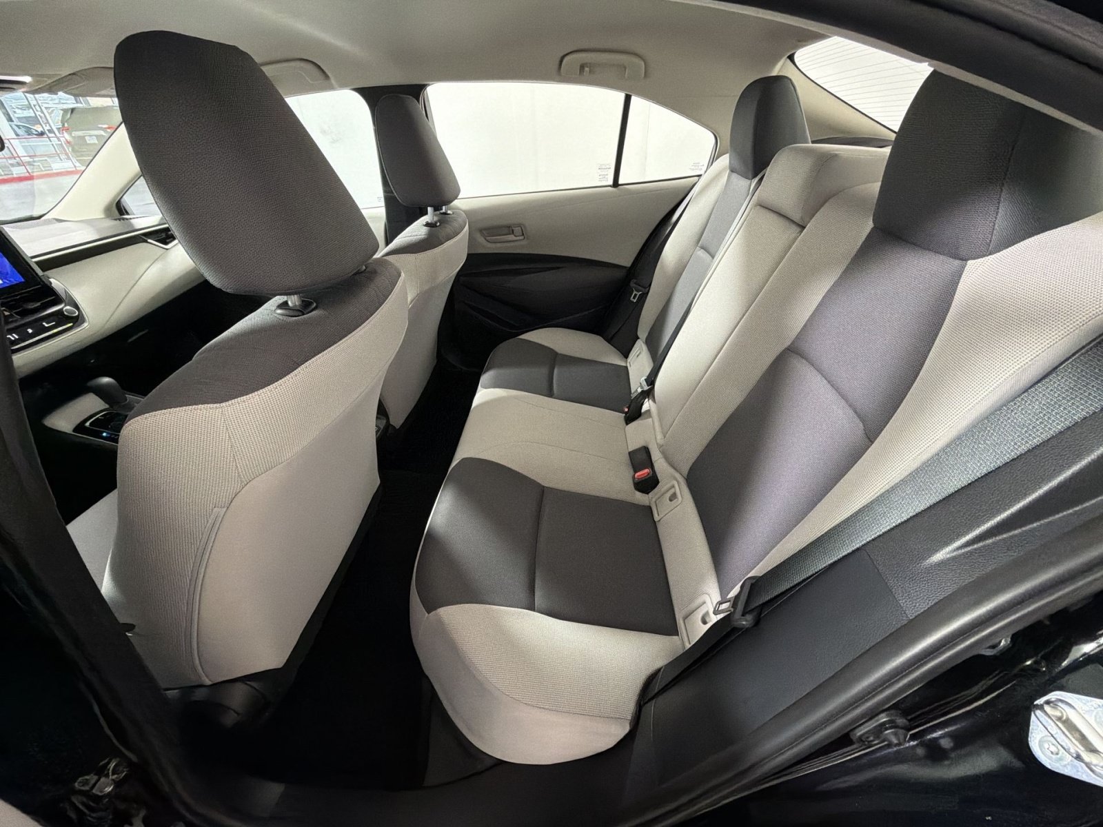 Used 2024 Toyota Corolla LE FWD image 24