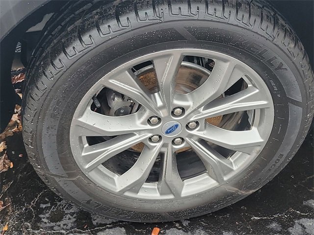 Used 2022 Ford Explorer XLT w/ Equipment Group 202A image 5