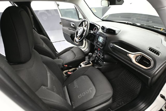 Used 2017 Jeep Renegade Latitude w/ Cold Weather Group AWD/4WD image 37