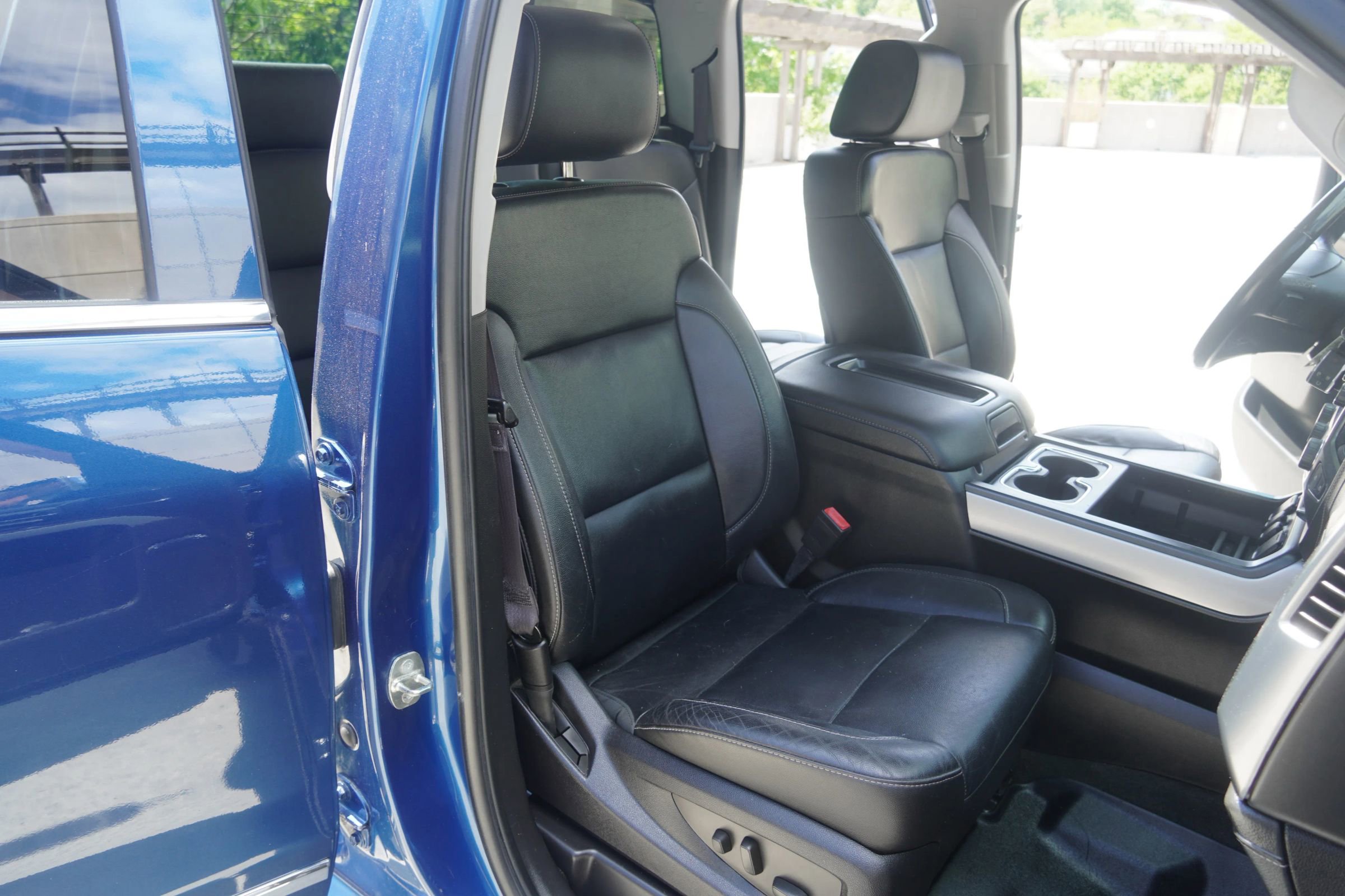 Used 2015 Chevrolet Silverado 1500 LTZ Z71 AWD/4WD image 33