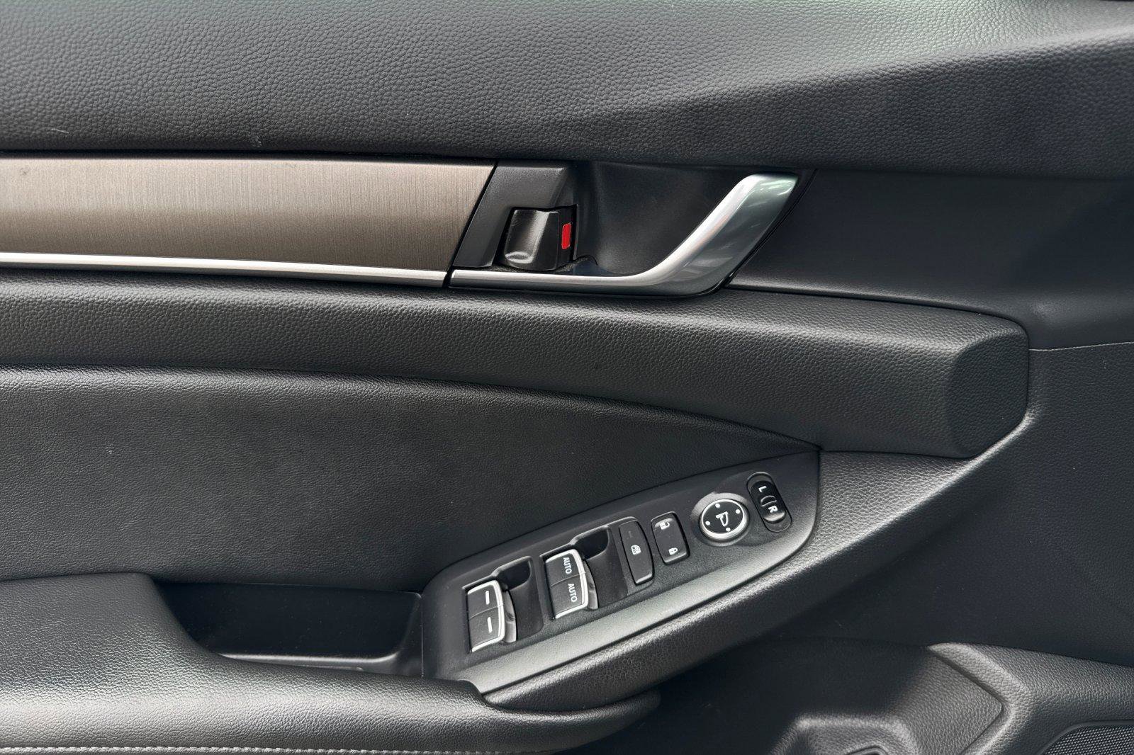 Used 2019 Honda Accord Hybrid image 12