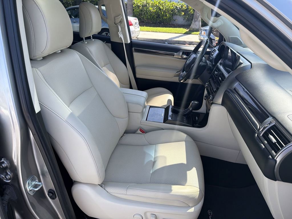 Used 2023 Lexus GX 460 Luxury w/ Off Road Package AWD/4WD image 27