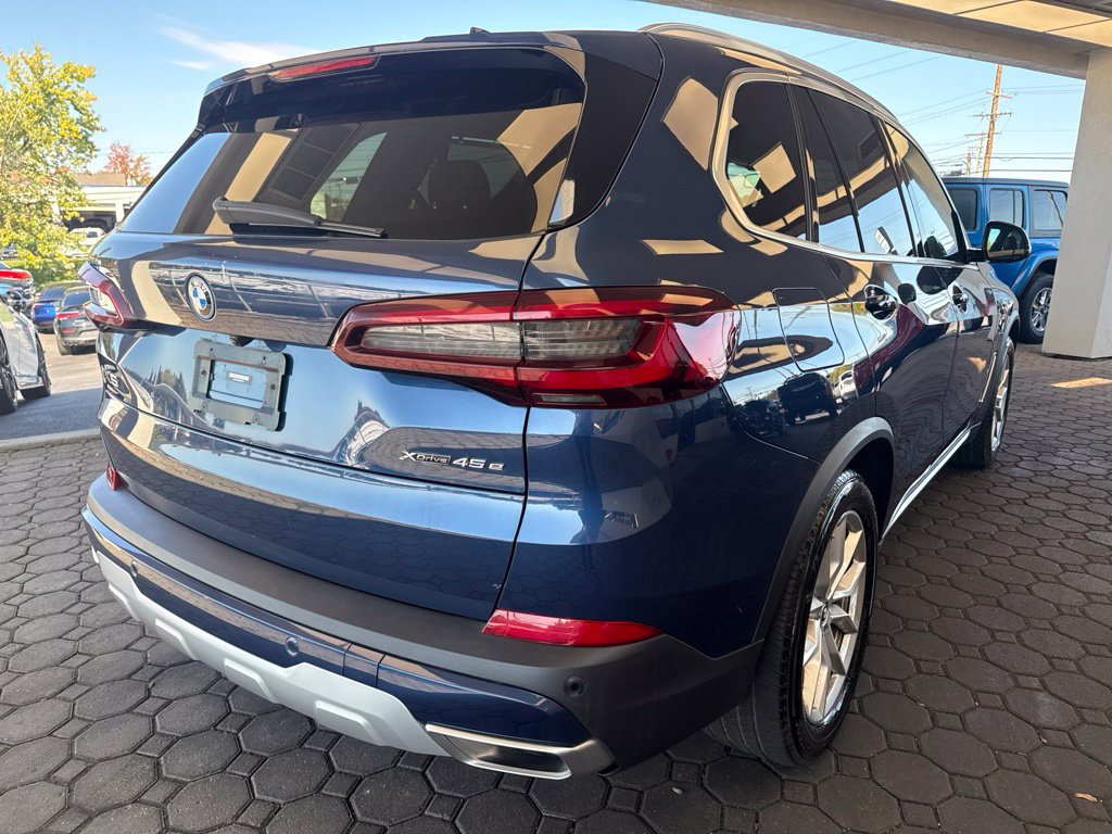 Used 2023 BMW X5 xDrive45e w/ Executive Package AWD/4WD image 6