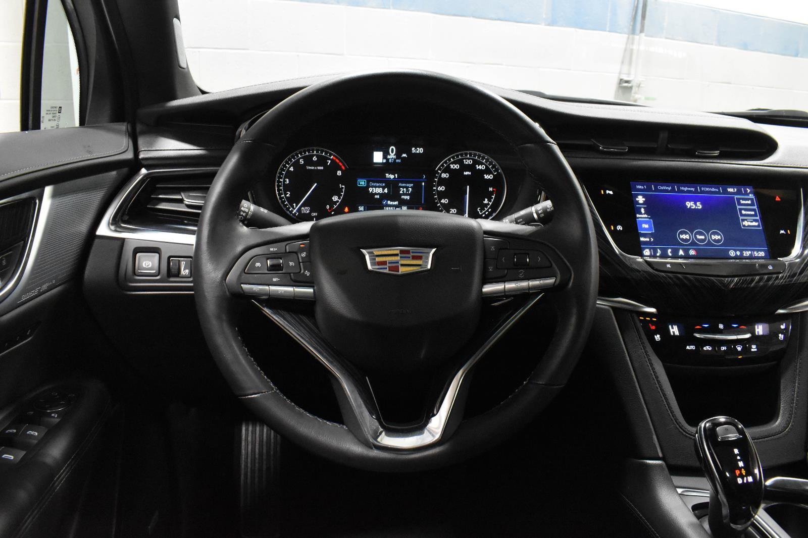 Certified 2025 Cadillac XT6 Premium Luxury image 7