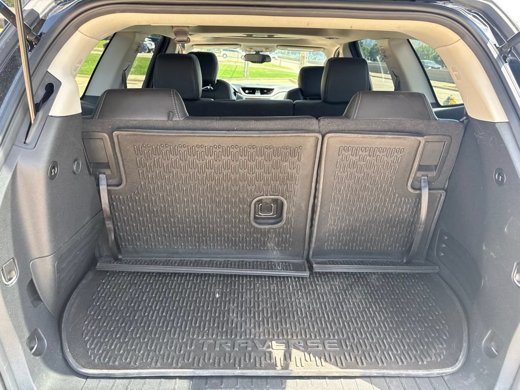 Used 2017 Chevrolet Traverse LT FWD image 20