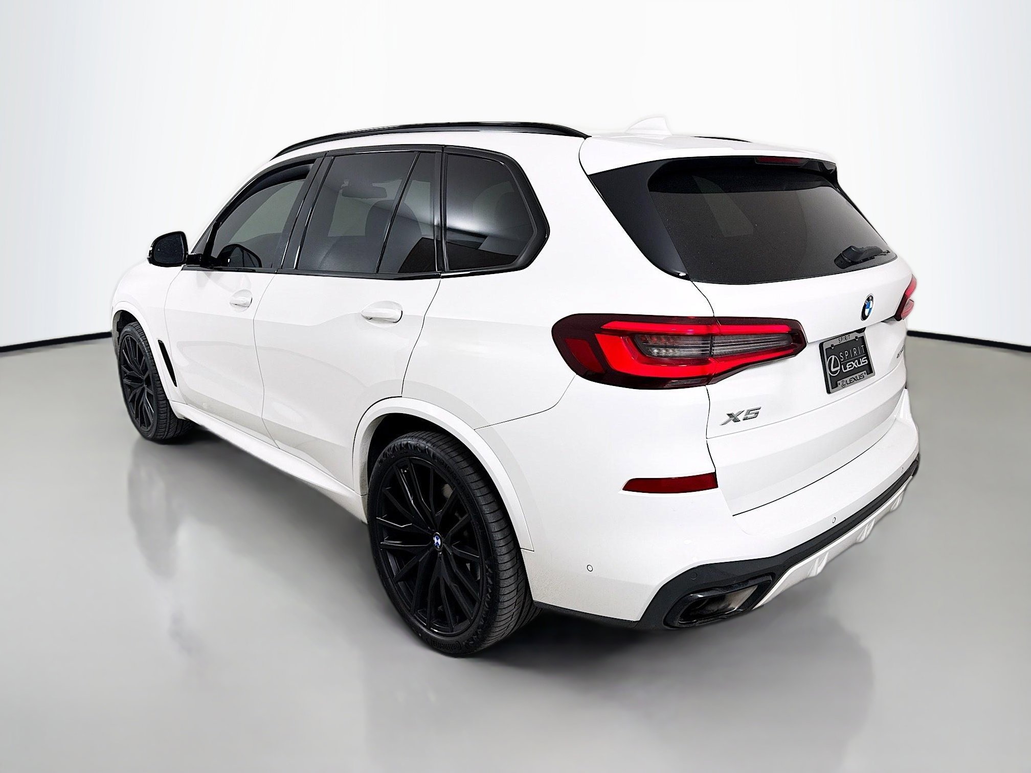 Used 2023 BMW X5 xDrive40i w/ M Sport Package image 5