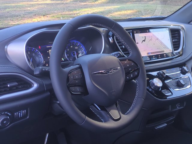 New 2026 Chrysler Pacifica Select w/ S Appearance Package FWD image 31