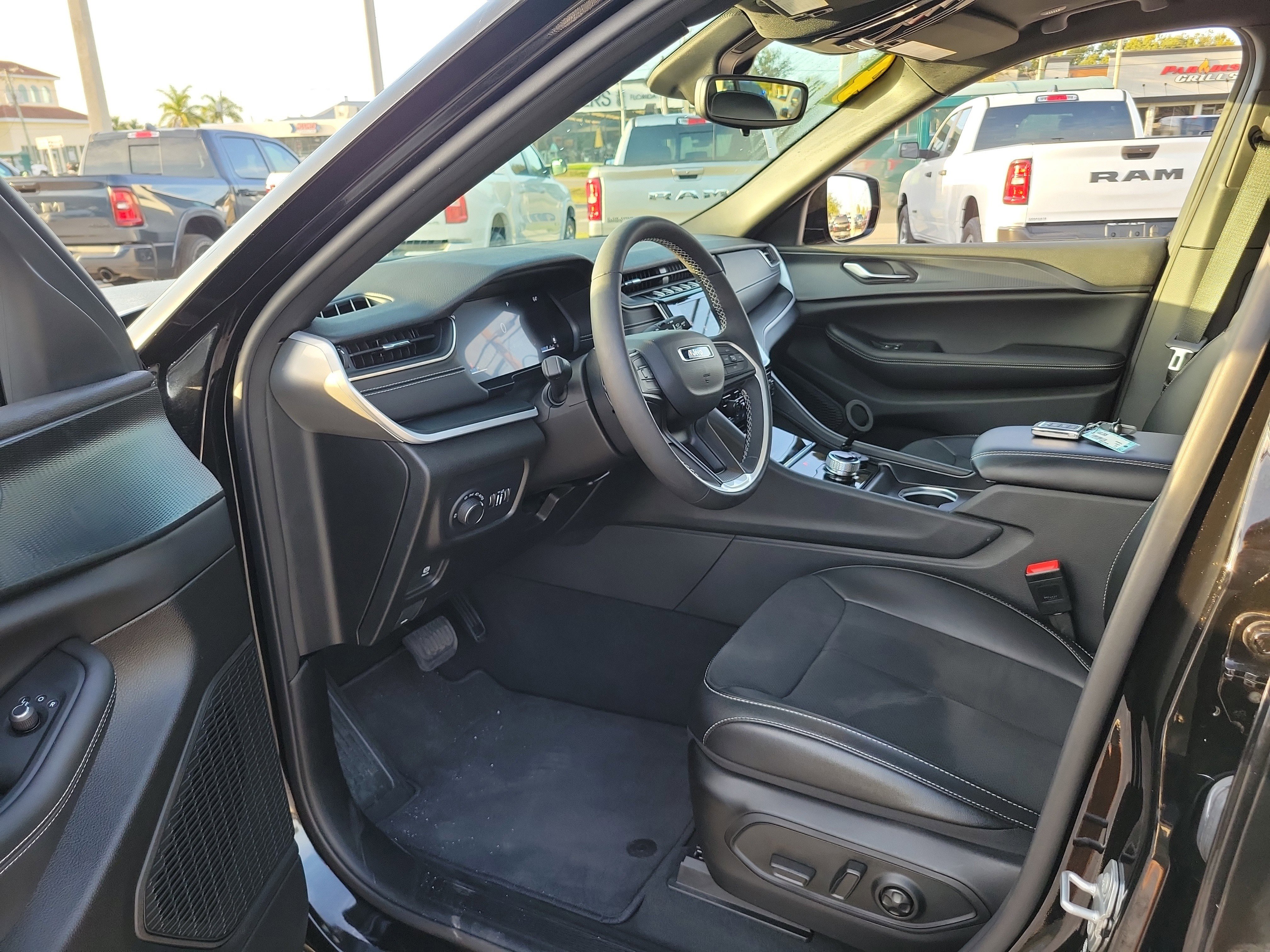 Used 2024 Jeep Grand Cherokee L Altitude image 21