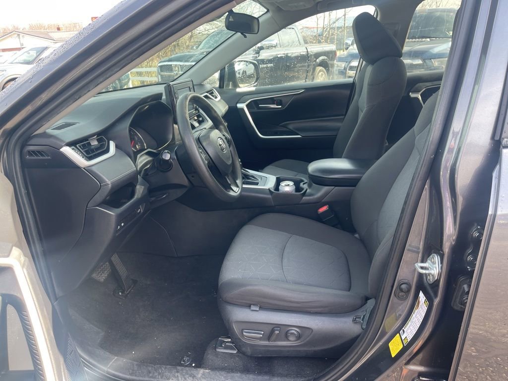 Used 2022 Toyota RAV4 XLE w/ Convenience Package image 14