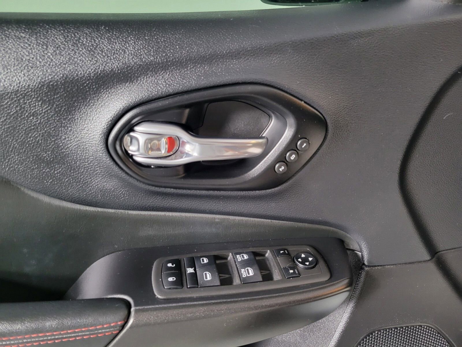 Used 2022 Jeep Cherokee Trailhawk w/ Sound & Nav Group image 33