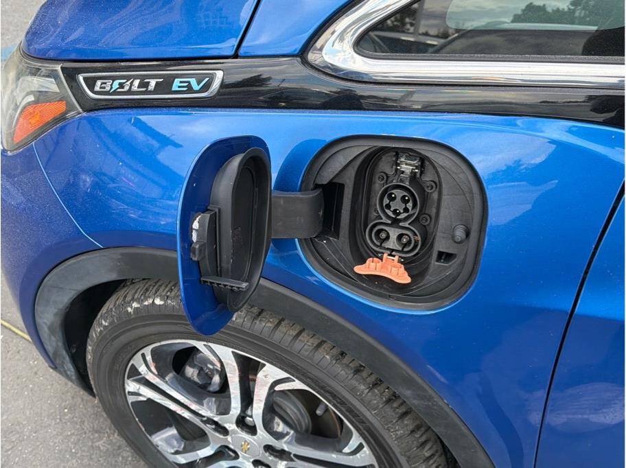Used 2017 Chevrolet Bolt Premier w/ Driver Confidence II Package FWD image 25
