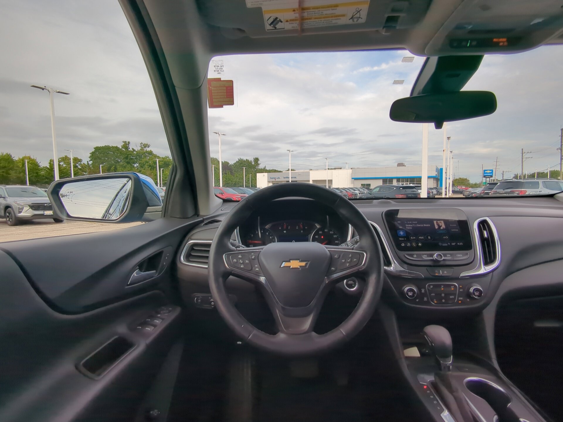 Used 2024 Chevrolet Equinox LT FWD image 15