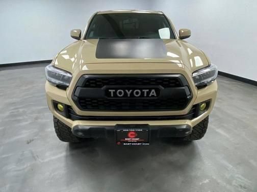 Used 2017 Toyota Tacoma TRD Off-Road w/ Tow Package AWD/4WD image 10
