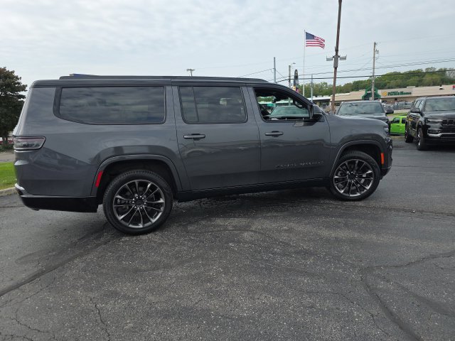 Used 2025 Jeep Grand Wagoneer L Series III w/ Rear Seat Video Group 1 AWD/4WD image 9