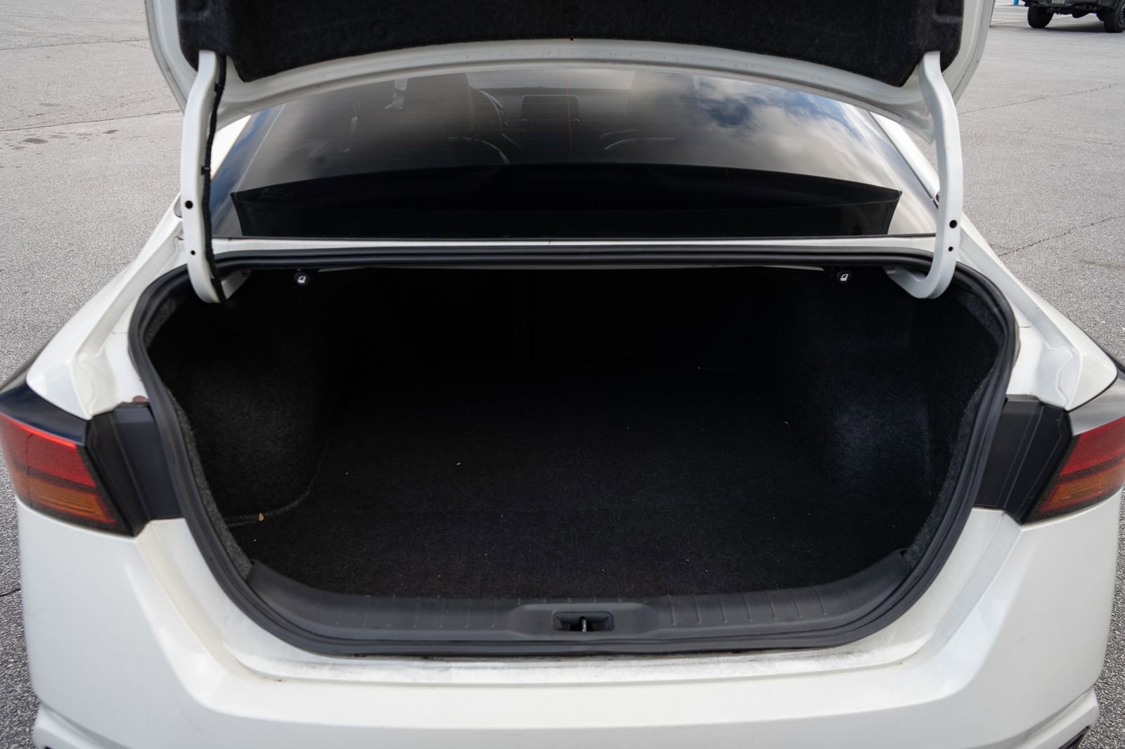 Used 2019 Nissan Altima 2.5 SR w/ SR Premium Package image 9