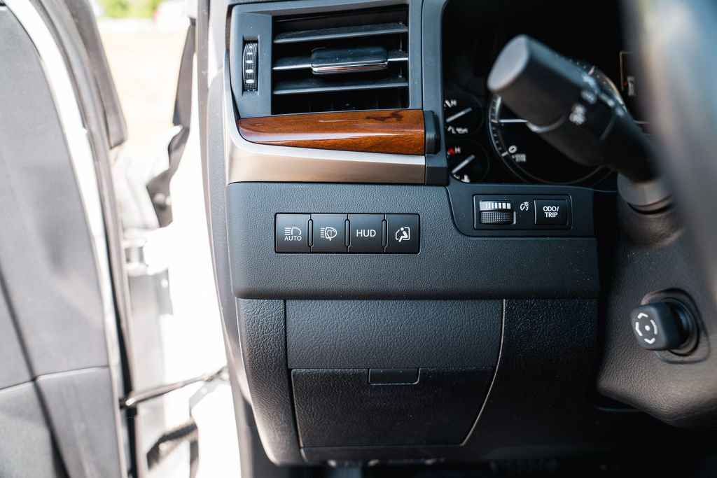 Used 2021 Lexus LX 570 4WD w/ Luxury Package image 14