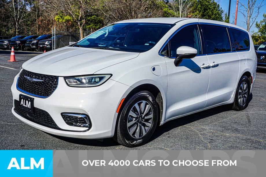 Used 2023 Chrysler Pacifica Touring-L image 3