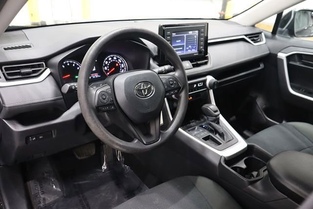 Used 2021 Toyota RAV4 LE image 19