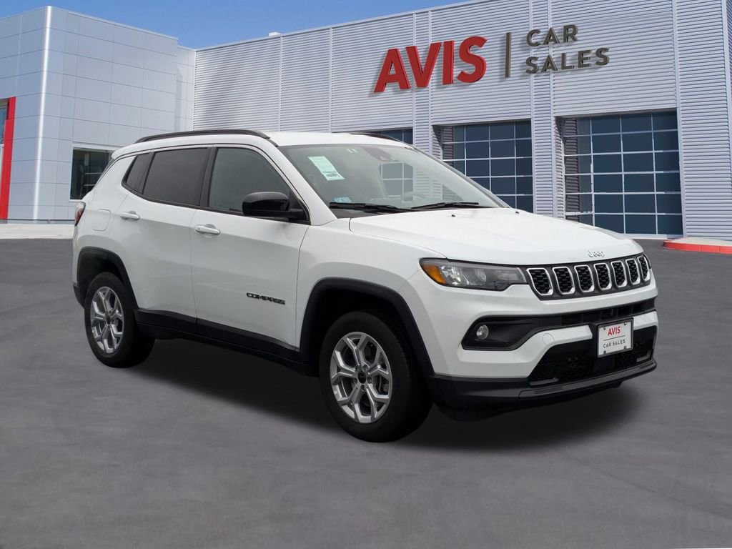 Used 2025 Jeep Compass Latitude image 9